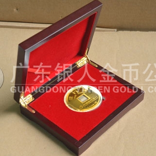 2013年3月南方醫(yī)院神經外科論壇活動黃金紀念章盒子制作